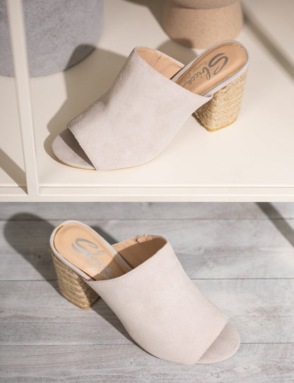 Heeled Sandal in Ice Suede